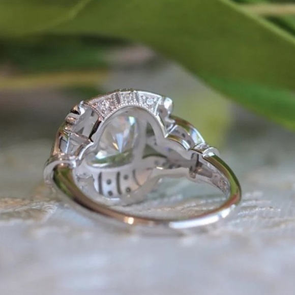 Ring - Picture 4 of 5